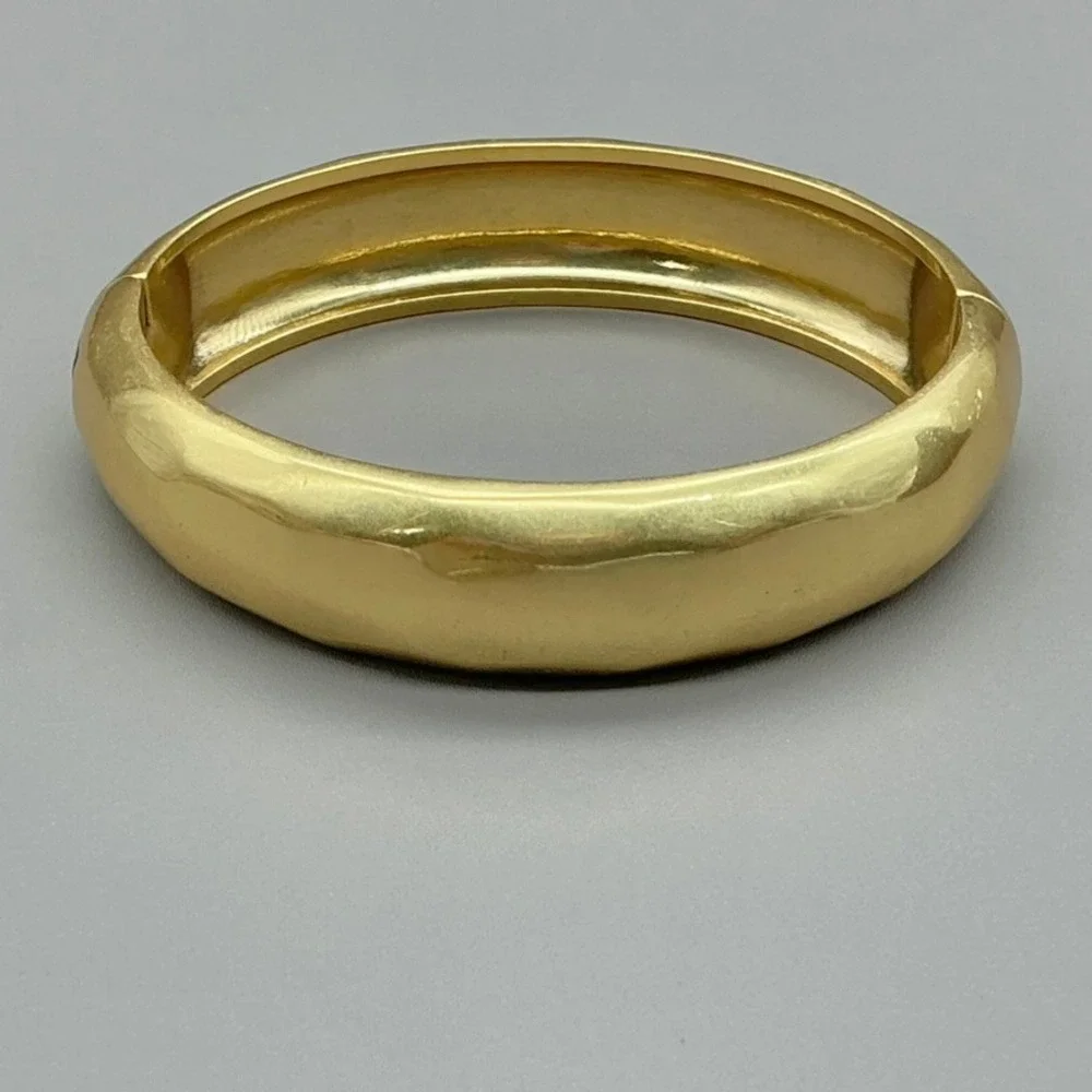 Stella & Dot Bracelet Womens Gold Tone Hinged Bangle Hammered Cuff 7 Inches